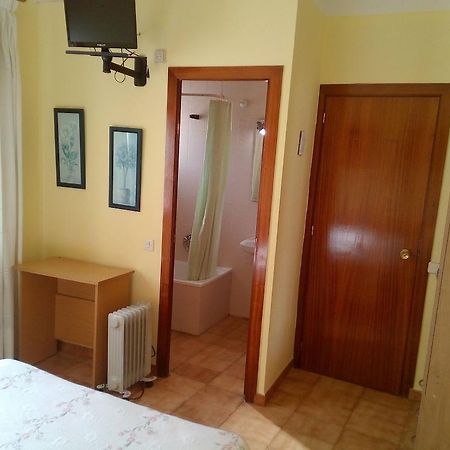 Hostal Lleida Calafell Buitenkant foto